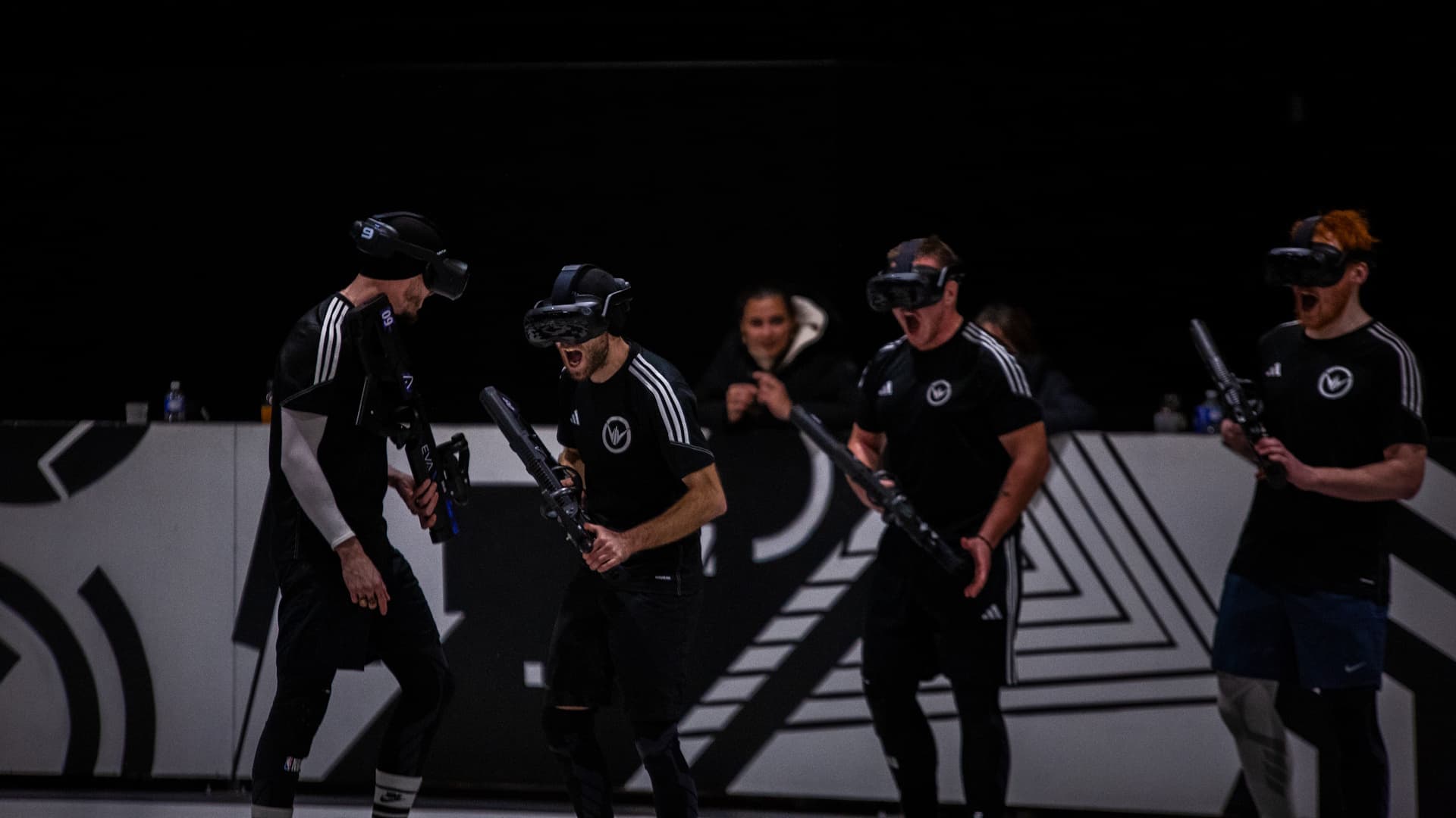 Arrivée sur la scène EVA